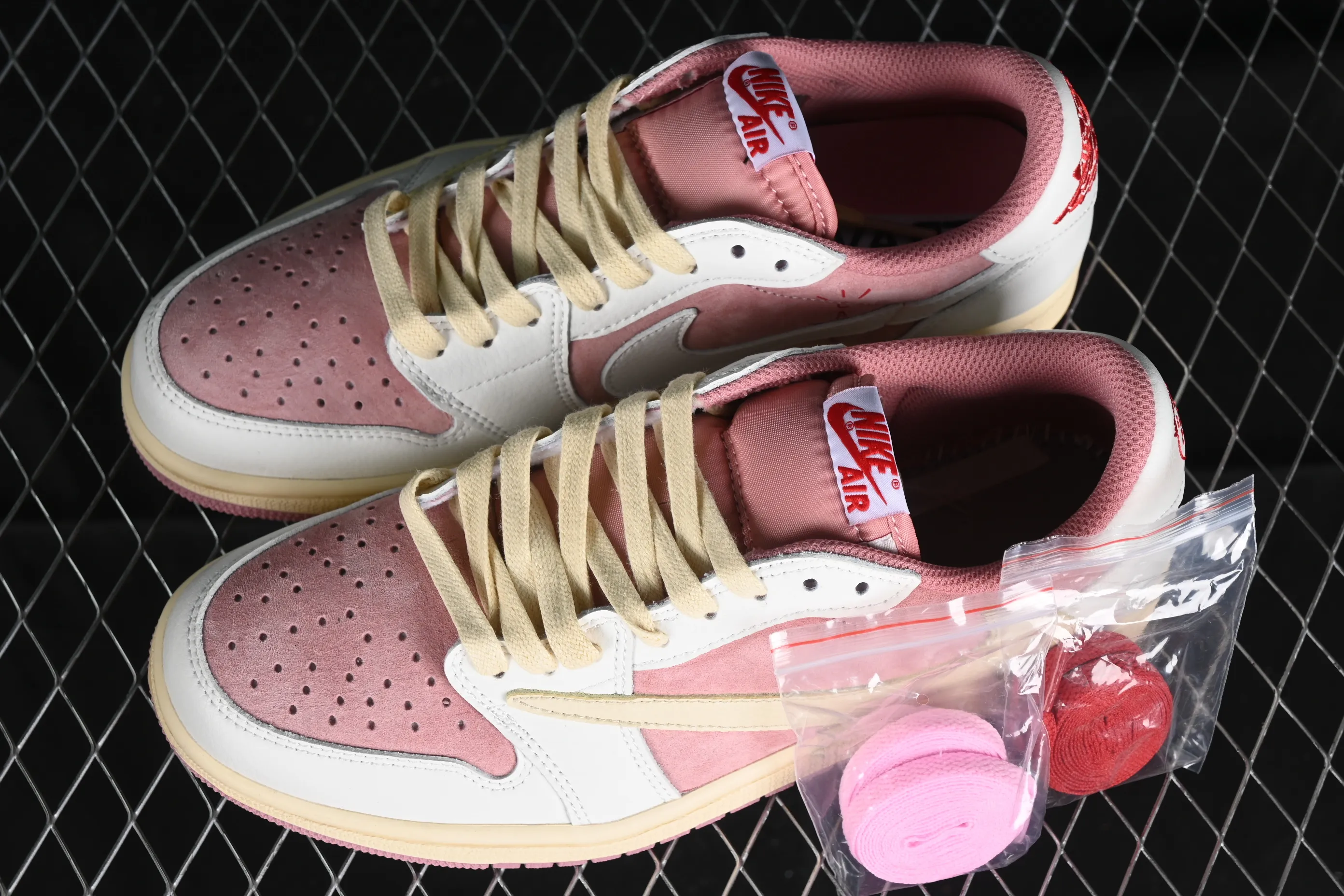 All categories Air Jordan Jordan series basketball shoes Air Jordan 1 Low cost-effective version Travis Scott x Air Jordan 1 Low OG AJ1 Joe 1 undercut low DM7866-600